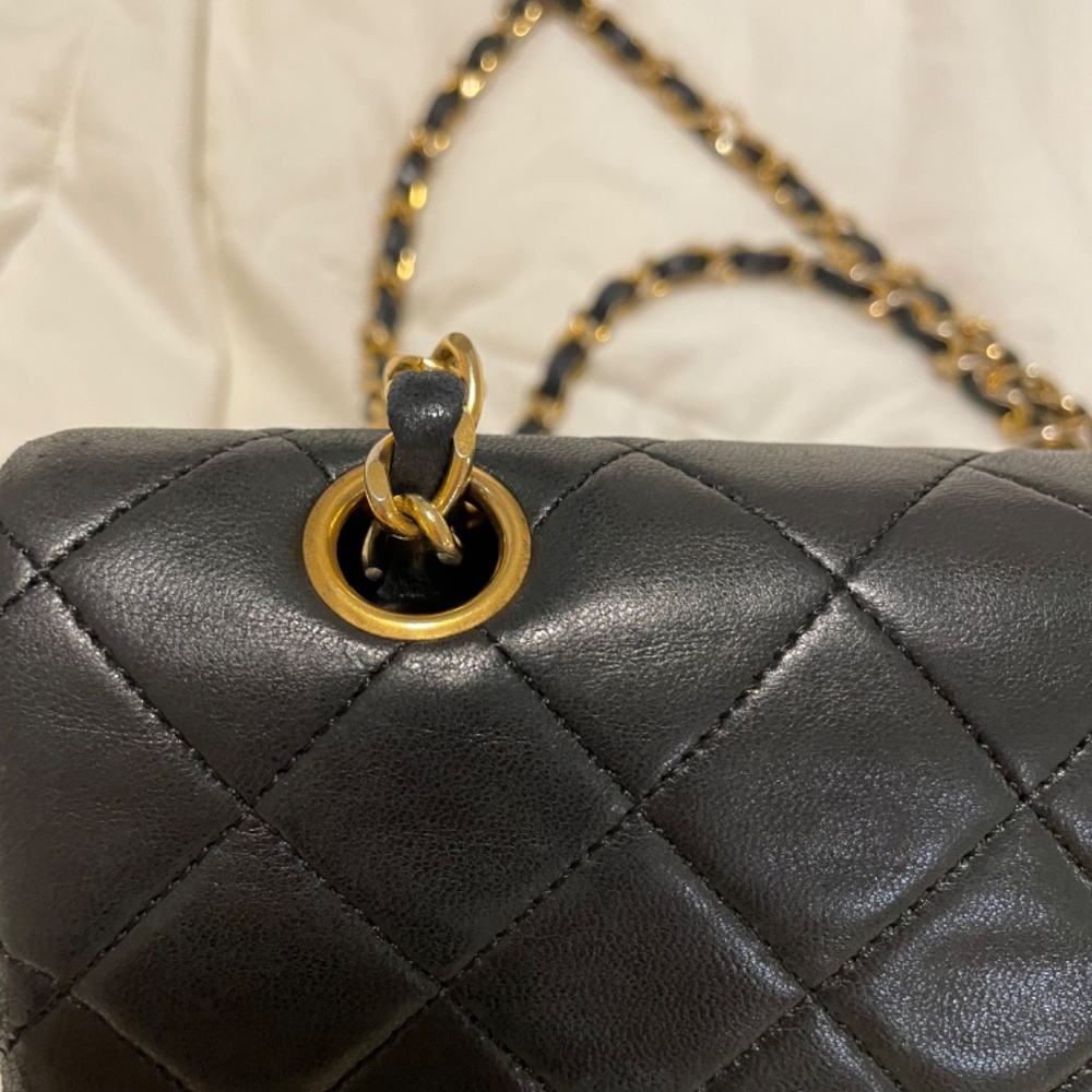 CHANEL 1990 Vintage Lambskin Quilted Medium Double Flap Black Handbag - Picture 5 of 10